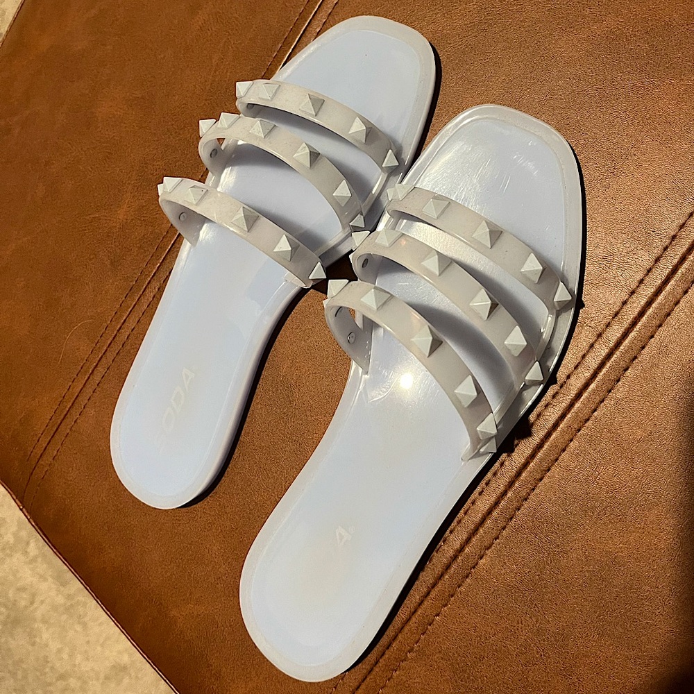 Soda studded slides! 💙🦋🐬